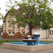 Oberlarer Platz mit Brunnen